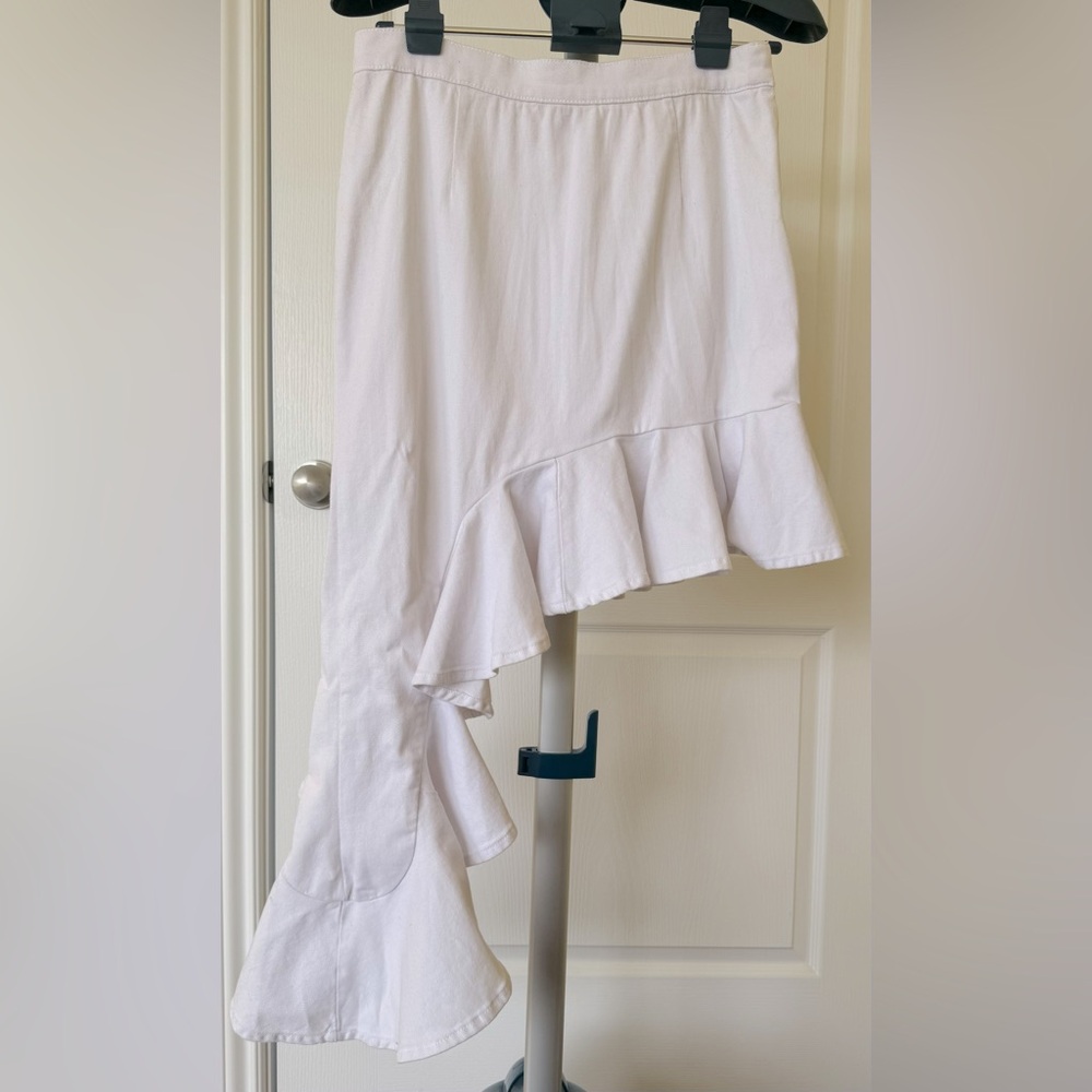 Venus Ruffle Jean Skirt White Womans Sz. 6 Long Flowy Side Zip Up